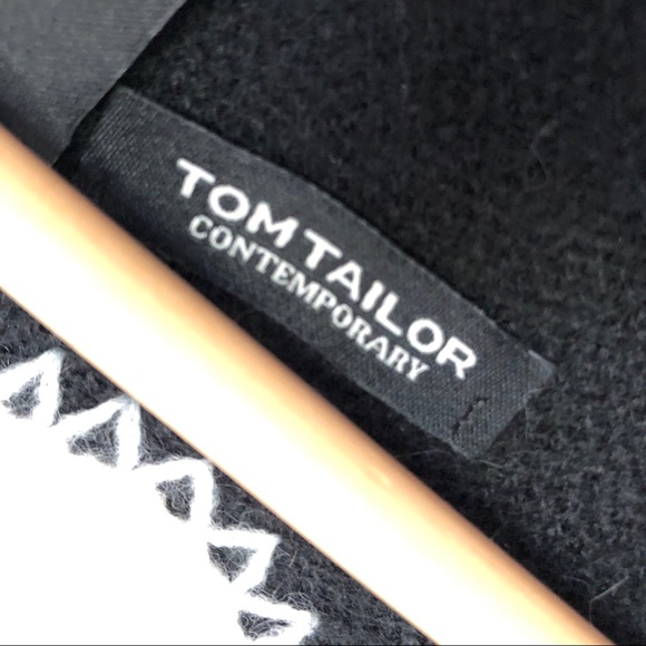 Grey and black cape sweater - Picture 4 of 5